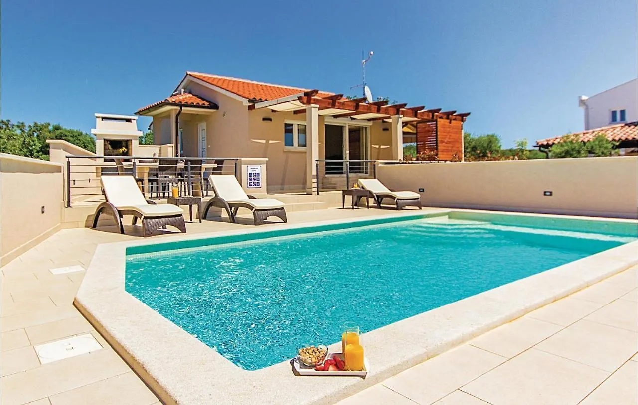 Two-Bedroom Holiday Home In 포메르 0*,  크로아티아
