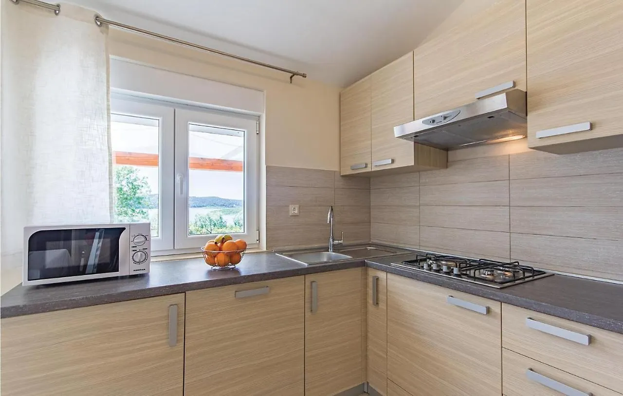 Two-Bedroom Holiday Home In 포메르